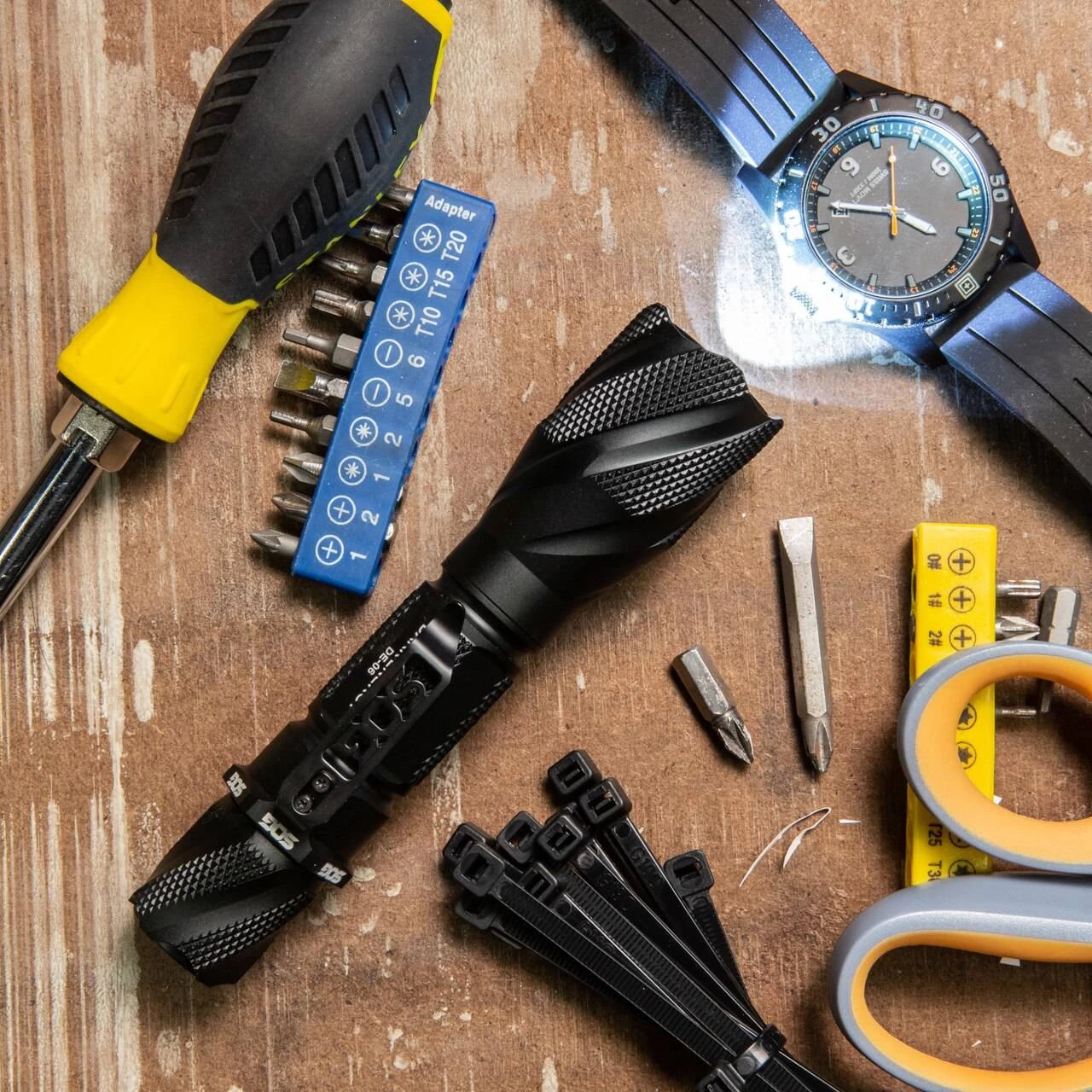 SOG Dark Energy 750A Flashlight 6 SOG Dark Energy 750A Flashlight - Image 6