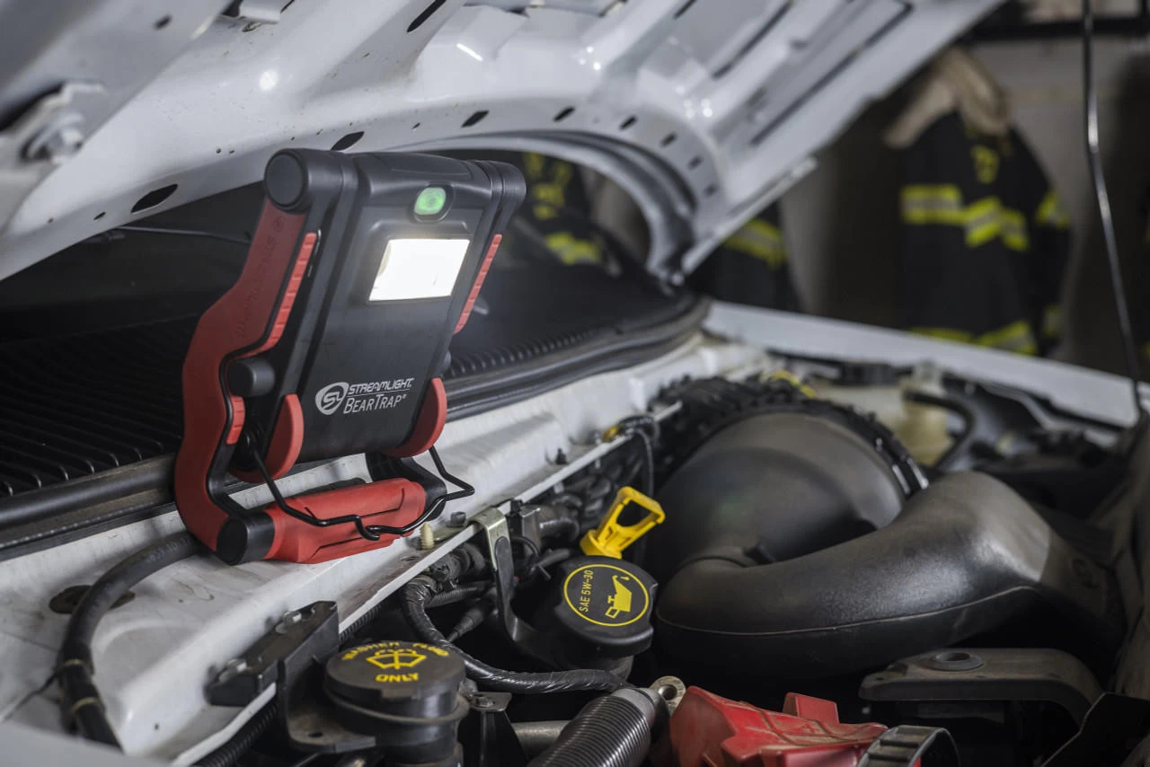 Streamlight BearTrap Rechargeable Multi-Function Worklight 3 Streamlight BearTrap Rechargeable Multi-Function Worklight - Image 3