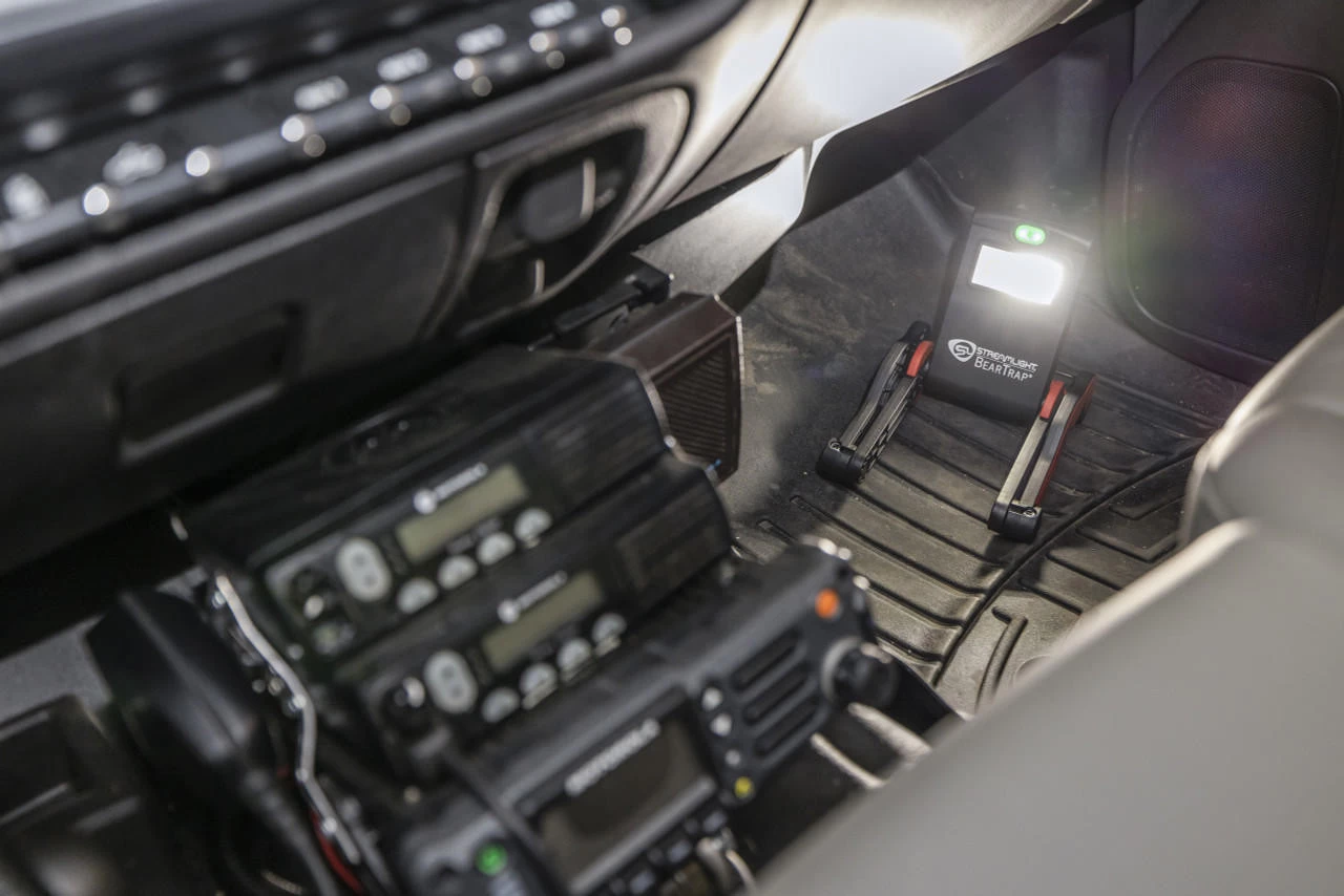 Streamlight BearTrap Rechargeable Multi-Function Worklight 2 Streamlight BearTrap Rechargeable Multi-Function Worklight - Image 2