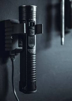 Streamlight Stinger 2020 Rechargeable LED Flashlight -Outdoor Lighting Store streamlight stinger 2020 rechargeable led flashlight 78101 30819.1601528425
