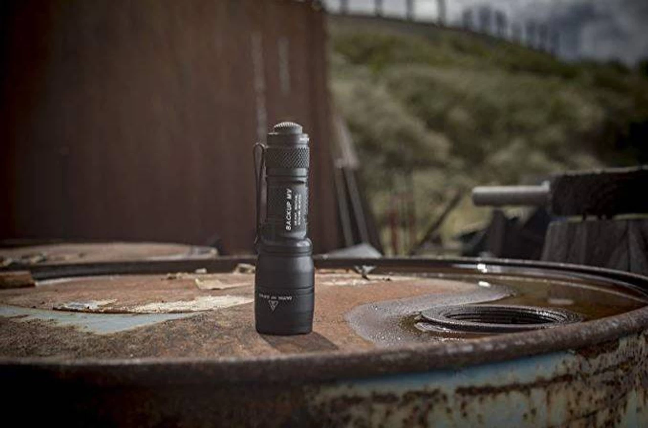 Surefire E1B Backup Dual Output LED Flashlight With Max Vision Beam 4 Surefire E1B Backup Dual Output LED Flashlight With Max Vision Beam - Image 4